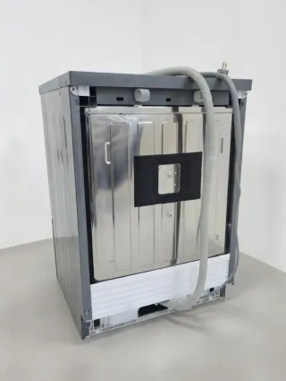 Lavavajillas Beko de acero inoxidable.