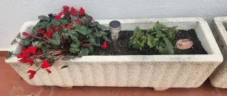 2 jardineras de piedra blanca