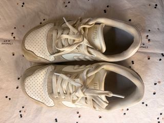 Zapatillas barefoot beige y blancas
