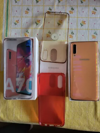 Samsung Galaxy A70 128GB y 8GB RAM. Color Coral.