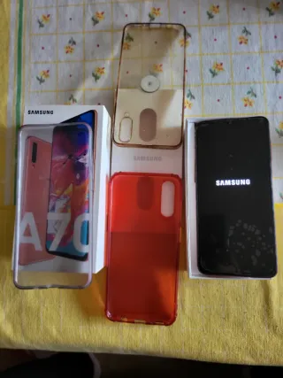 Samsung Galaxy A70 128GB y 8GB RAM. Color Coral.