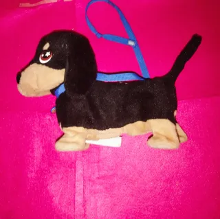 Peluche Perro Salchicha con Correa Azul