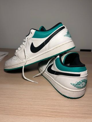 Zapatillas Jordan Blancas y Verdes