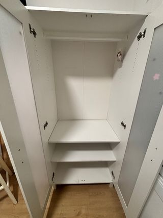 Armario blanco de madera