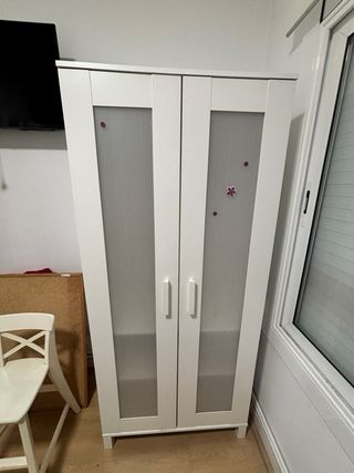 Armario blanco de madera
