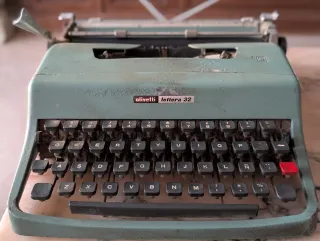 Máquina de escribir Olivetti Lettera 32