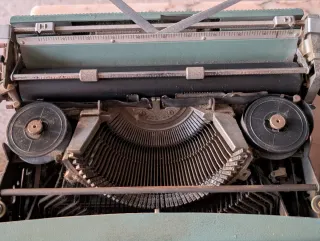 Máquina de escribir Olivetti Lettera 32