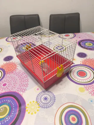 Jaula para hámster con bebedero