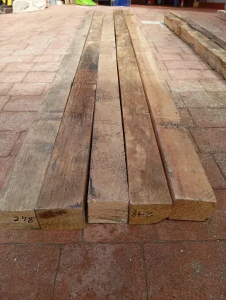 Listones, vigas, postes, palos de madera