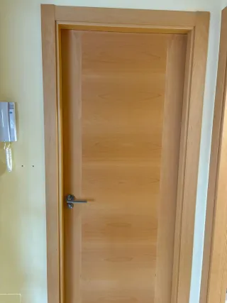 6   Puertas de madera maciza Haya