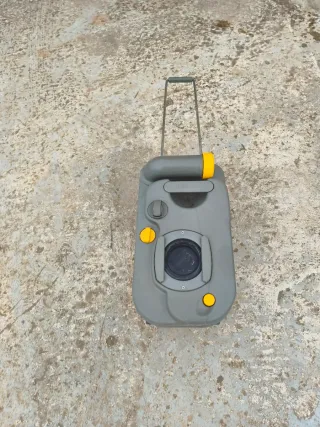 Depósito de agua residuales con ruedas