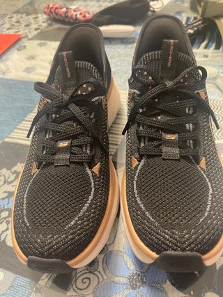 Zapatillas Skechers Negro y Dorado