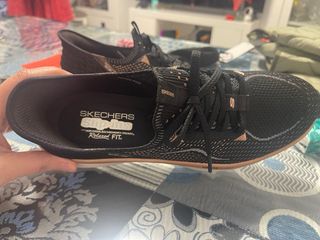 Zapatillas Skechers Negro y Dorado