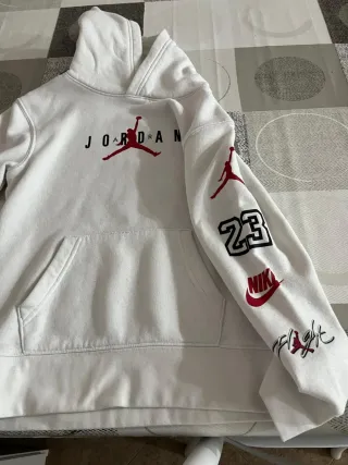 Sudadera nike Jordan original talla11-12 sin usar.