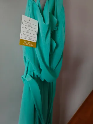 Vestido turquesa cadena dorada Special Events