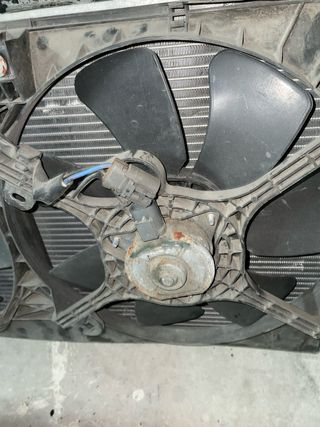 Radiador y ventiladores de coche