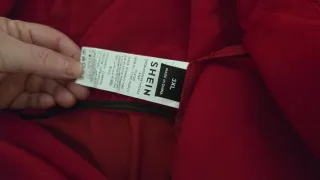 Blusa body rojo satinado