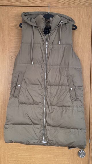 Chaleco acolchado verde oliva largo