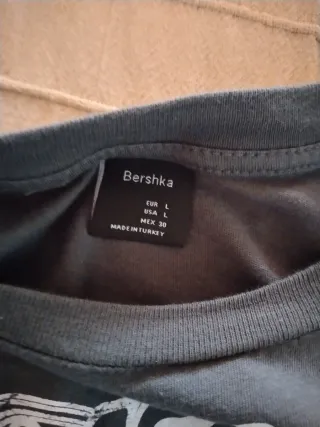 Camiseta Bershka Esqueleto Flores Talla L