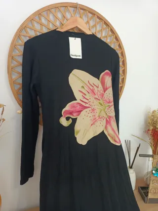 Vestido Desigual Negro Estampado Floral