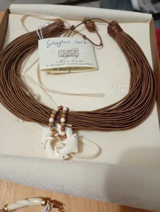 Set gioielli antichi beige e marrone