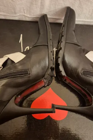 Botines de tacón negras y blancas