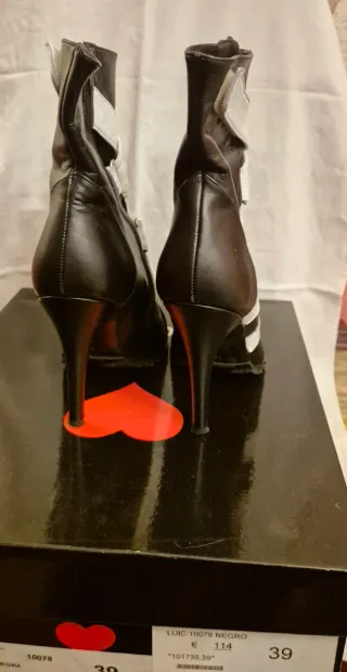 Botines de tacón negras y blancas