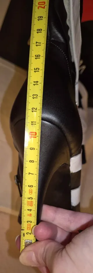 Botines de tacón negras y blancas