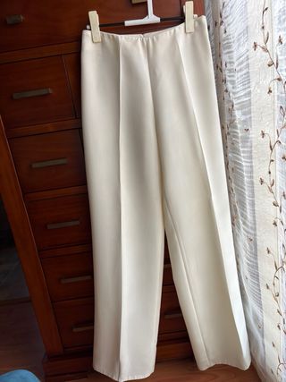 Traje chaqueta y pantalón beige