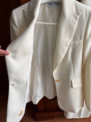 Traje chaqueta y pantalón beige