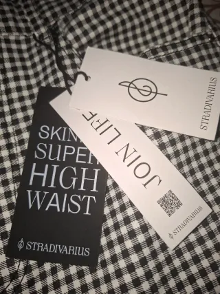 Pantalones Stradivarius Cuadros Blanco y Negro