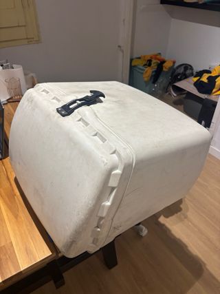 Maleta blanca para reparto a domicilio