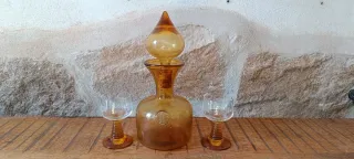 Botella de cristal ámbar antigua