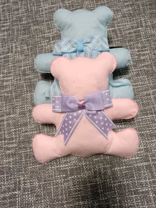 Orsetto in pannolenci azzurro e rosa