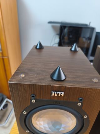 Altavoces ELAC Marrones