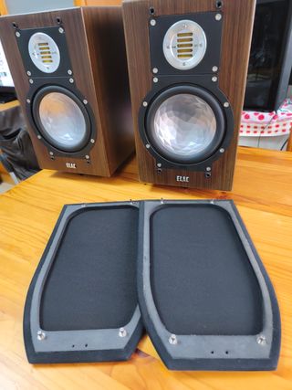 Altavoces ELAC Marrones