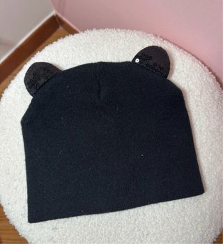 Cappello invernale nero con orecchie