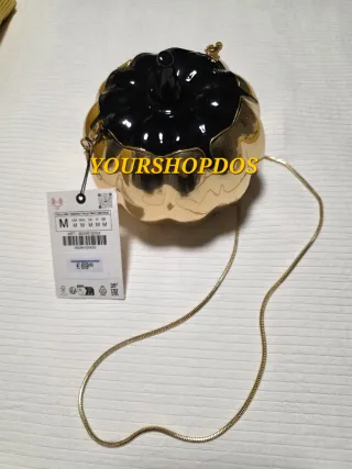 Clutch efecto metalizado Zara