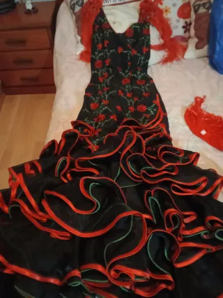Vestido Flamenca Negro con Flores Rojas