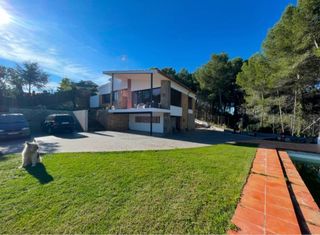 Casa 4 vientos con parcela llana 1.100 m2