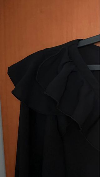 Blusa negra SHEIN volantes talla XS