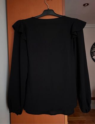 Blusa negra SHEIN volantes talla XS