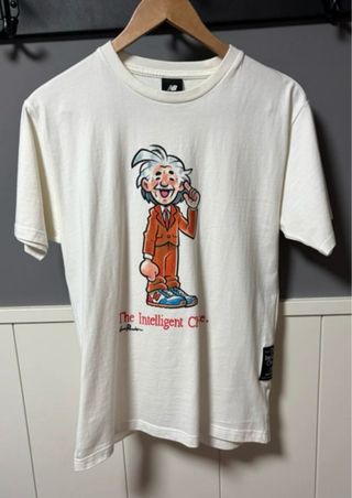 Camiseta New Balance Blanca Dibujo Einstein