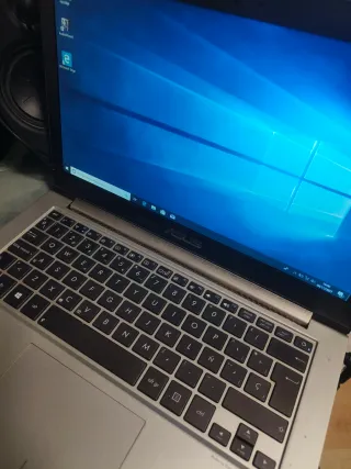 Portátil ASUS i5 2.3GHz RAM 8GB Plata