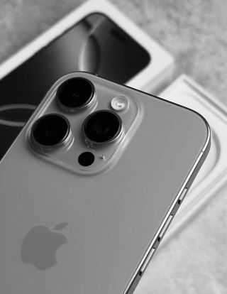 iPhone 16 Pro Max 256GB – Como nuevo (99% batería)