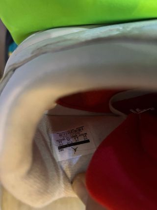 Zapatillas Jordan 4 Blancas y Rojas