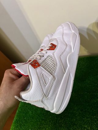 Zapatillas Jordan 4 Blancas y Rojas