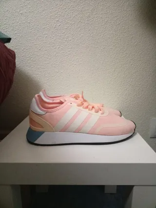 Zapatillas Adidas rosas y blancas