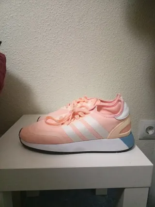 Zapatillas Adidas rosas y blancas