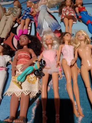 Lote de muñecas Barbie y Ken